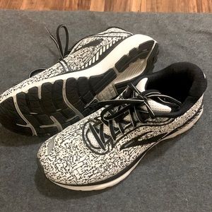Brooks adrenaline GTS size 9.5 US
